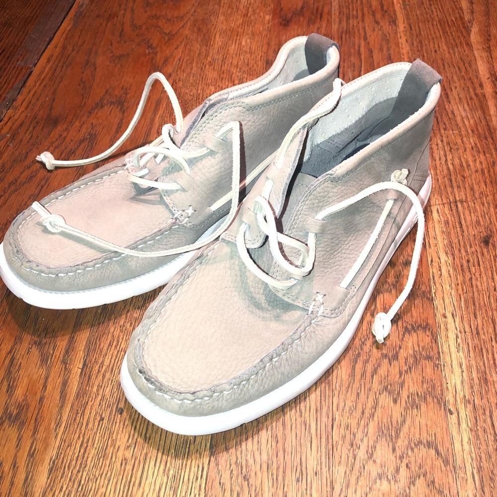UGG Shoes. Men’s 7/women’s 9. Gray